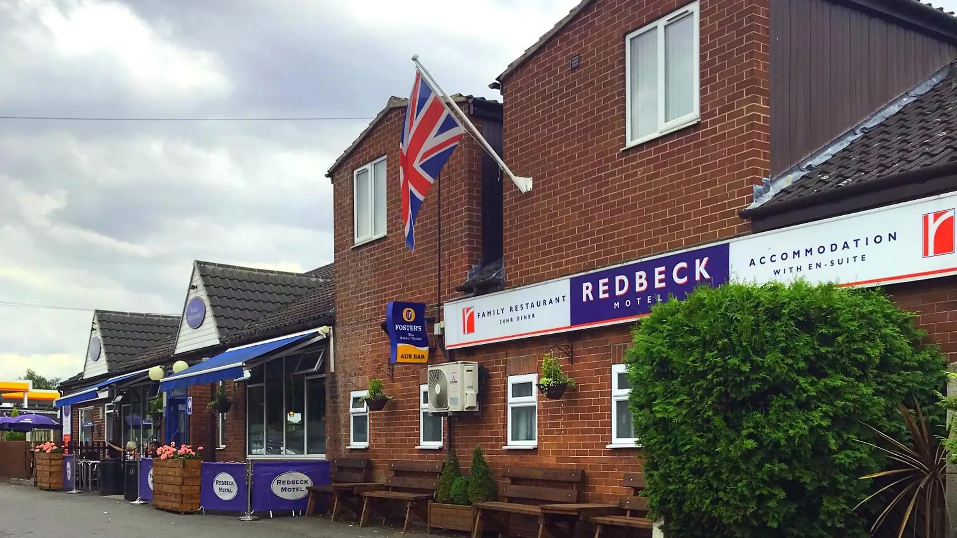 4 Family Hotels Close to Castleford Bridge Reviewed