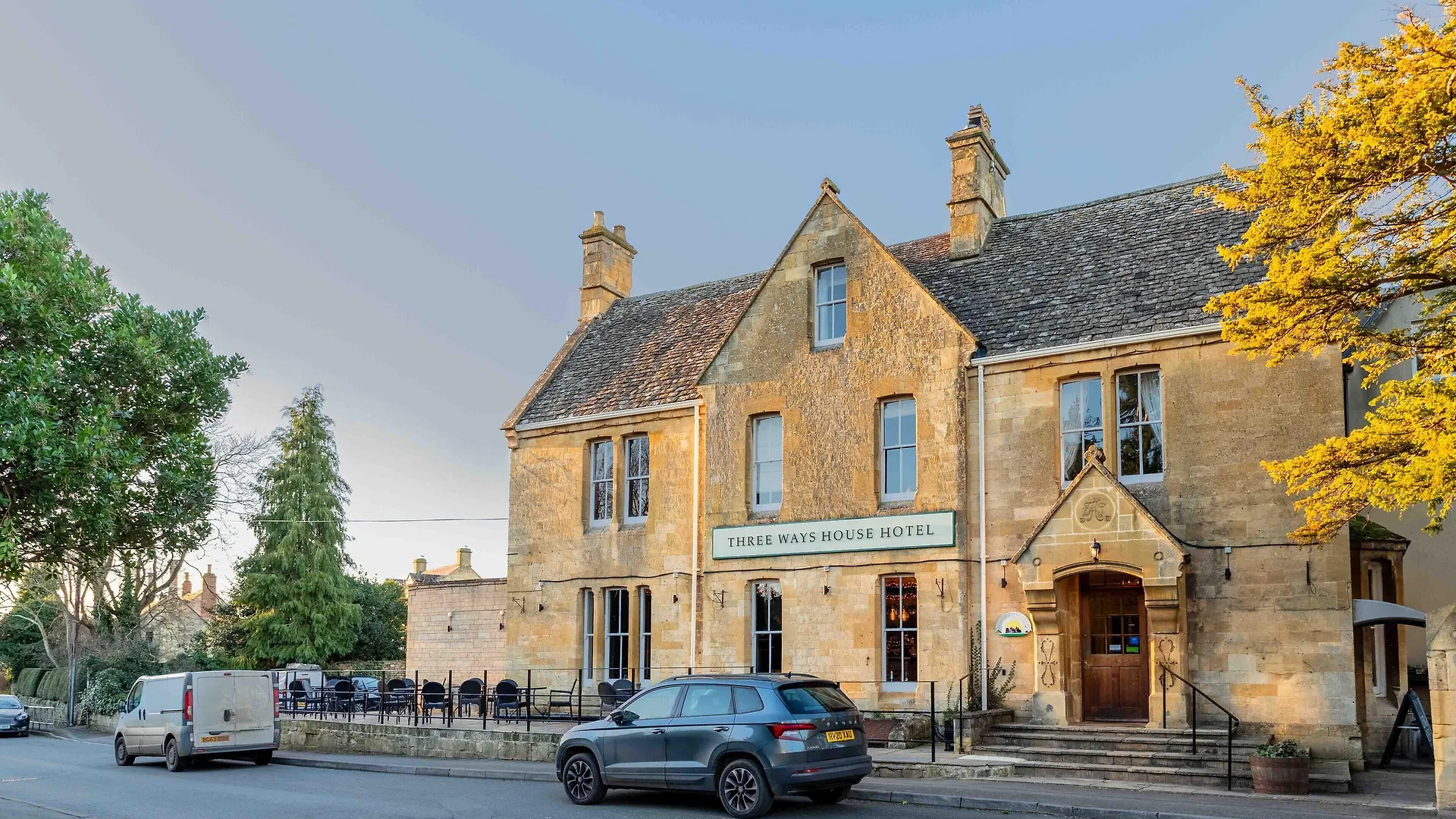 Staying Near Hidcote Manor Garden: 5 Couple Hotels Compared
