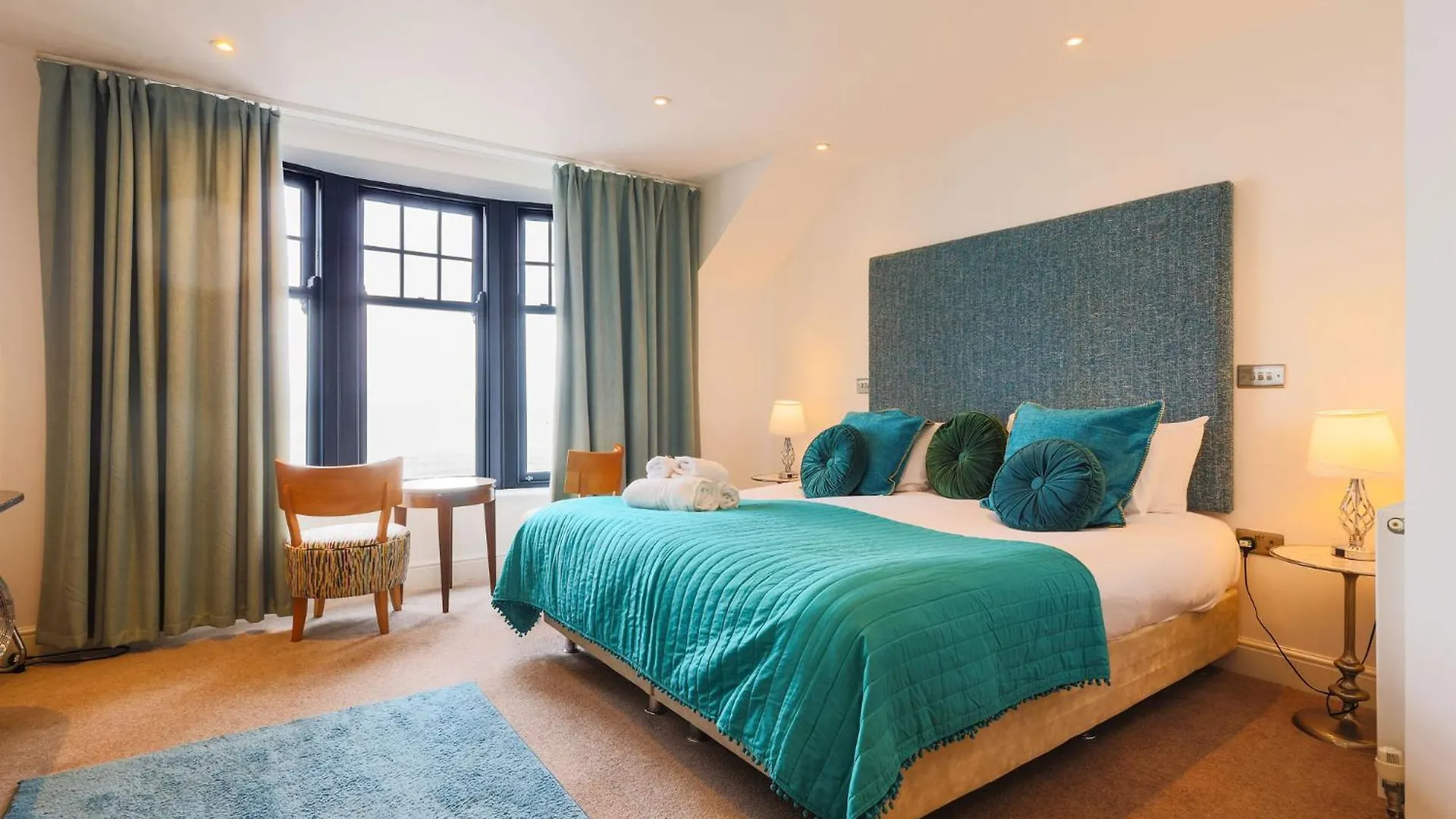 4 Cheap Hotels Near Capitol Shopping Centre for Cardiff Visits