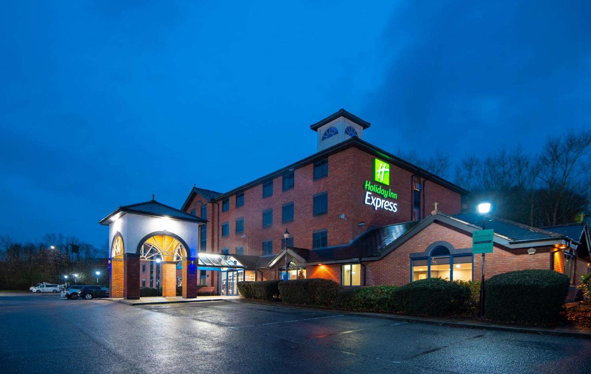 Staying Near Littywood Moat: 4 Staffordshire Hotels Compared