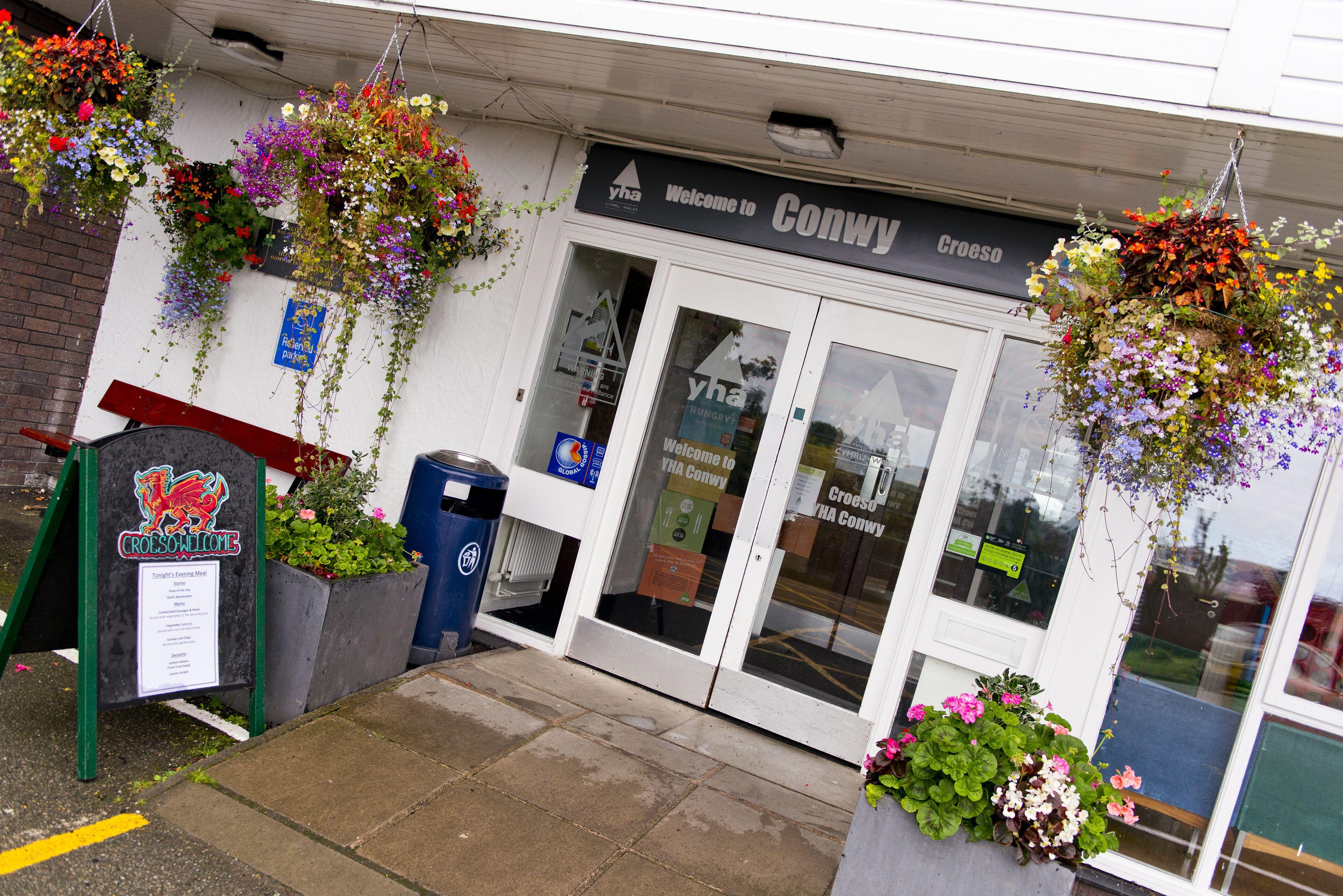4 Cheap Hotels Close to Conwy Castle Worth Booking