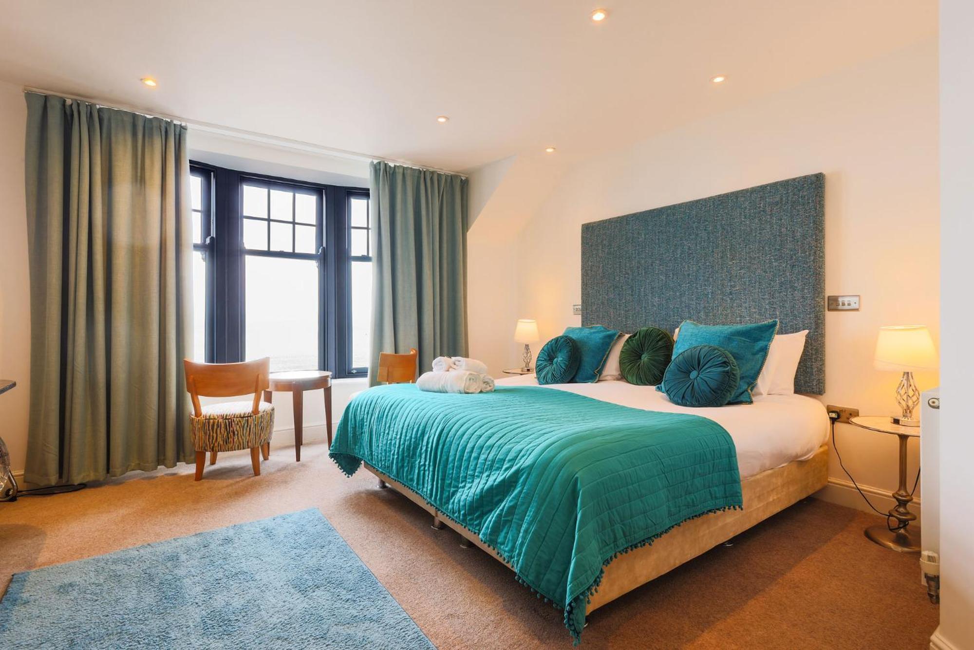 4 Cheap Hotels Near Capitol Shopping Centre for Cardiff Visits
